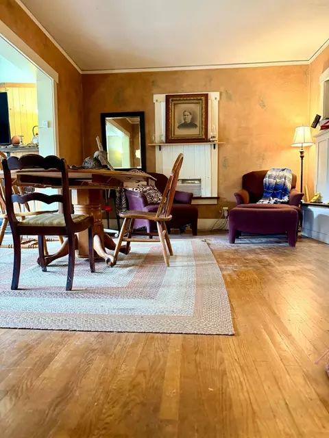 Dining - 1002 Locust St, Thomson, IL 61285 photo 2 of 3
