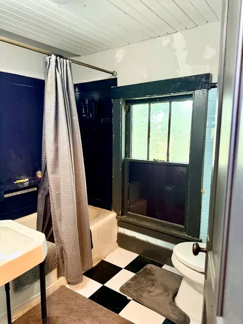 Bath - 1002 Locust St, Thomson, IL 61285 photo 2 of 2