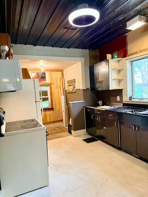 Kitchen - 1002 Locust St, Thomson, IL 61285 photo 2 of 2