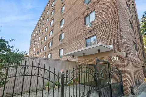 607 W Wrightwood Ave #809, Chicago, IL 60614