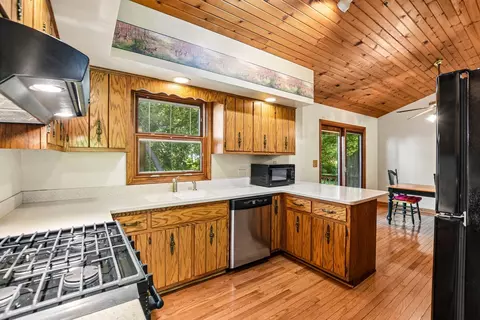 Kitchen - 3520 Blue Gill Ct, Morris, IL 60450 photo 2 of 3