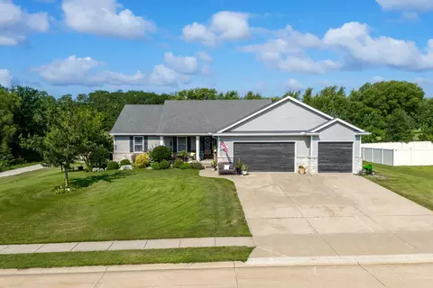 510 Fenceline Dr, Blue Grass, IA 52726