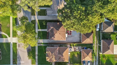 View/Area - 9043 Bartlett Ave, Brookfield, IL 60513 photo 3 of 5