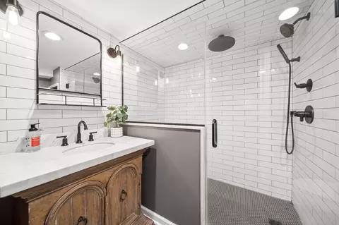 Bath - 9043 Bartlett Ave, Brookfield, IL 60513 photo 4 of 4