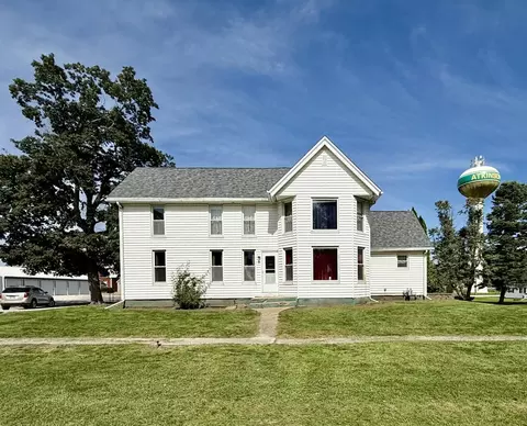 400 N School St, Atkinson, IL 61235