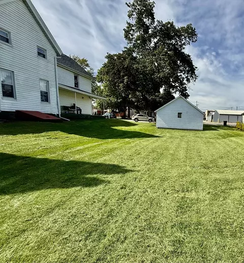 Exterior - 400 N School St, Atkinson, IL 61235 photo 3 of 5