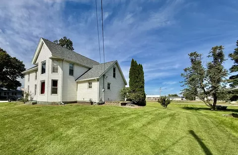 Exterior - 400 N School St, Atkinson, IL 61235 photo 1 of 5