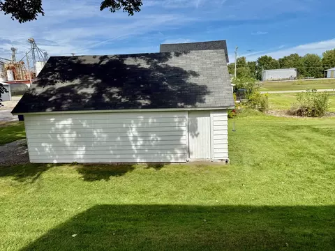 Exterior - 400 N School St, Atkinson, IL 61235 photo 4 of 5