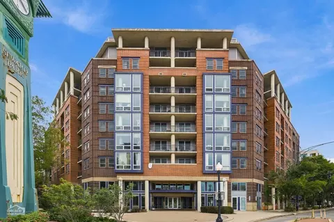 437 W Division St #515, Chicago, IL 60610