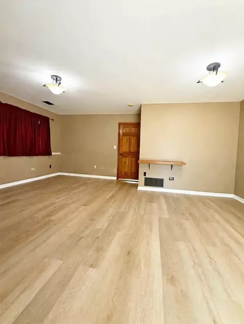 Living - 2304 Olde Mill Rd, Plainfield, IL 60586 photo 2 of 3