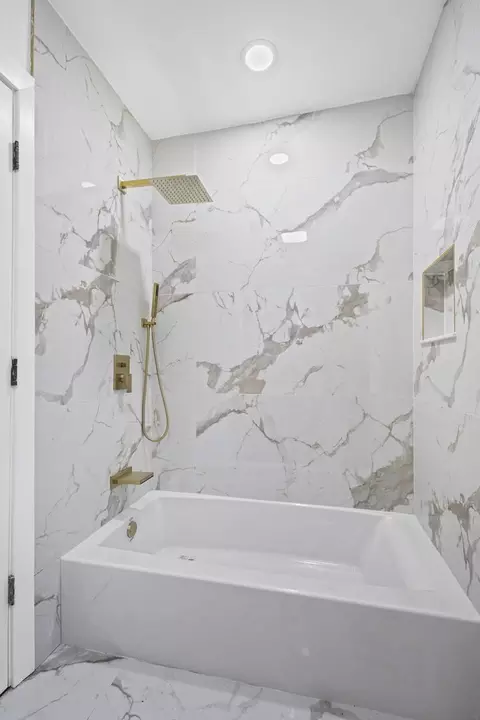 Bath - 3628 177th Pl, Lansing, IL 60438 photo 2 of 4