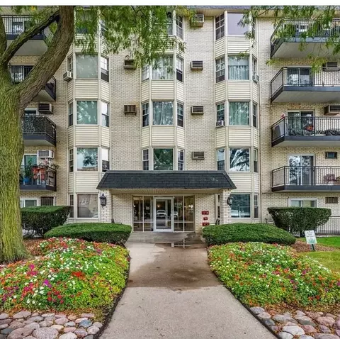 5506 Lincoln Ave #516, Morton Grove, IL 60053