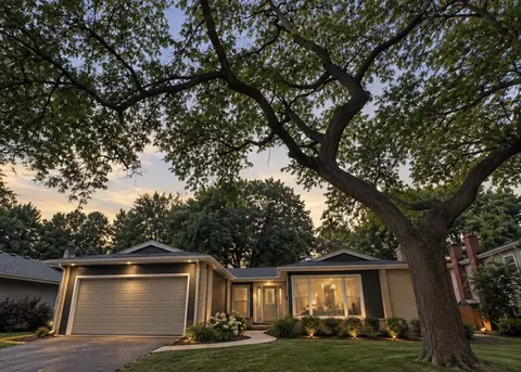 1413 Swallow St, Naperville, IL 60565