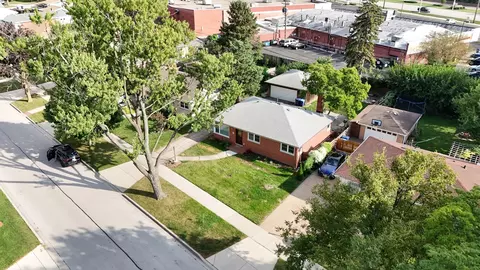 View/Area - 33 Cranbrook Dr, Des Plaines, IL 60016 photo 2 of 2