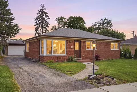 33 Cranbrook Dr, Des Plaines, IL 60016