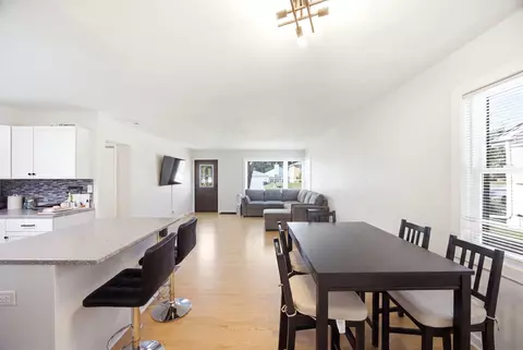 Other - 33 Cranbrook Dr, Des Plaines, IL 60016 photo 1 of 7