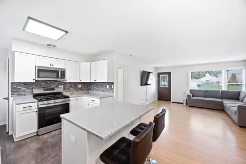 Kitchen - 33 Cranbrook Dr, Des Plaines, IL 60016 photo 1 of 1