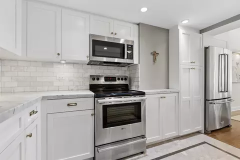 Kitchen - 175 E Delaware Pl #6401, Chicago, IL 60611 photo 3 of 4