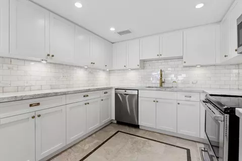 Kitchen - 175 E Delaware Pl #6401, Chicago, IL 60611 photo 2 of 4