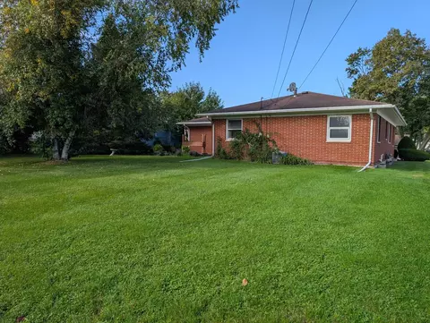1364 Empire Ct, Freeport, IL 61032