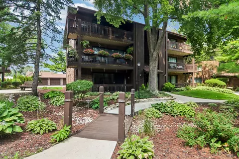 9555 Southwest Hwy #1S, Oak Lawn, IL 60453