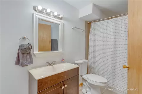 Bath - 2031 Ridgemoor Dr, Plainfield, IL 60586 photo 3 of 4