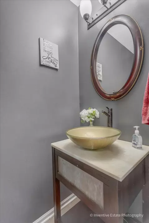 Bath - 2031 Ridgemoor Dr, Plainfield, IL 60586 photo 1 of 4