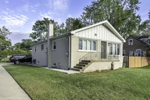 8433 Central Ave, Burbank, IL 60459