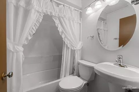 Bath - 45 Fieldpoint Rd, Montgomery, IL 60538 photo 2 of 2