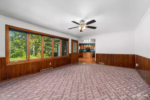 Living - 45 Fieldpoint Rd, Montgomery, IL 60538 photo 3 of 4