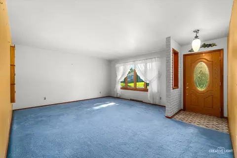 Living - 45 Fieldpoint Rd, Montgomery, IL 60538 photo 1 of 4