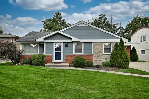 482 E Park Ave, Elmhurst, IL 60126