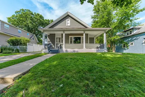 2520 Walnut St, Blue Island, IL 60406