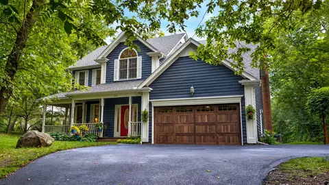 300 White Tail Ln, Ingleside, IL 60041