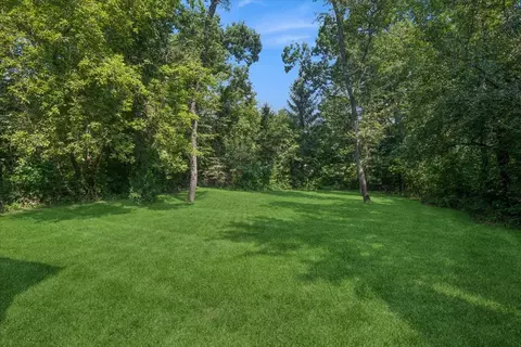 Exterior - 300 White Tail Ln, Ingleside, IL 60041 photo 10 of 11
