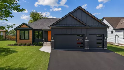 1211 Noble Dr, Port Barrington, IL 60010