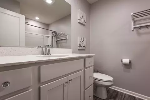Bath - 3626 Emerald Rd, Elgin, IL 60124 photo 3 of 4