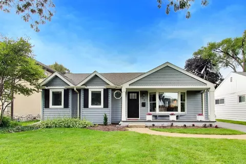 202 N Prospect Manor Ave, Mount Prospect, IL 60056