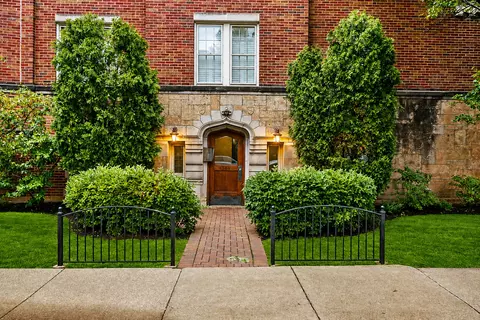 344 S Maple Ave #2B, Oak Park, IL 60302