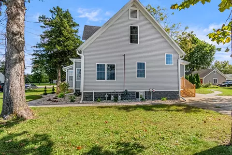 Exterior - 421 W Mazon Ave, Dwight, IL 60420 photo 16 of 17