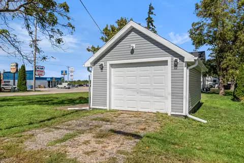 Exterior - 421 W Mazon Ave, Dwight, IL 60420 photo 15 of 17