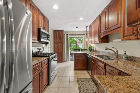 Kitchen - 1232 Reading Ct, Wheaton, IL 60189 photo 1 of 5