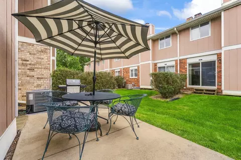 Exterior - 1232 Reading Ct, Wheaton, IL 60189 photo 4 of 5