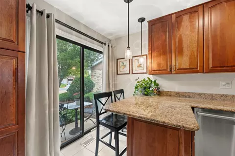 Kitchen - 1232 Reading Ct, Wheaton, IL 60189 photo 3 of 5