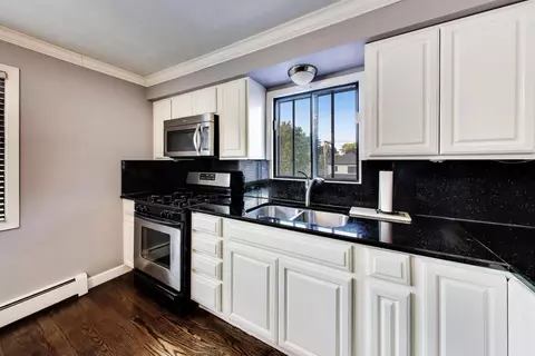 Kitchen - 6841 N Northwest Hwy #3C, Chicago, IL 60631 photo 3 of 3