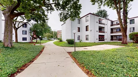 334 W Miner St #3B, Arlington Heights, IL 60005
