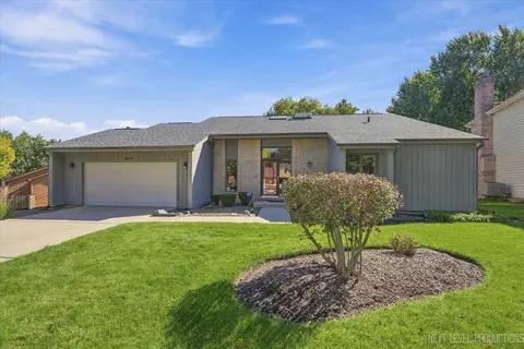 3809 Hagen Ct, Woodridge, IL 60517