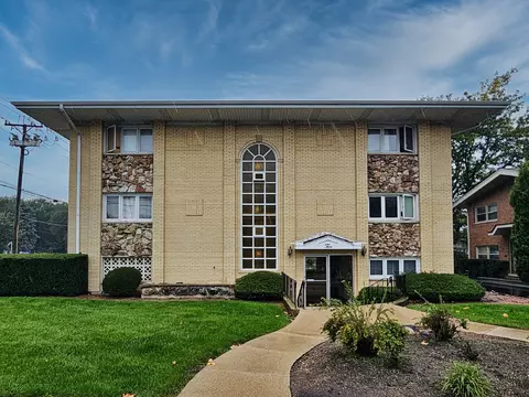 2 N Dee Rd #203, Park Ridge, IL 60068