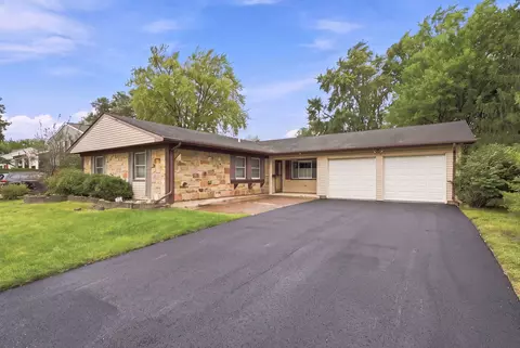 1600 Cambourne Ln, Schaumburg, IL 60194