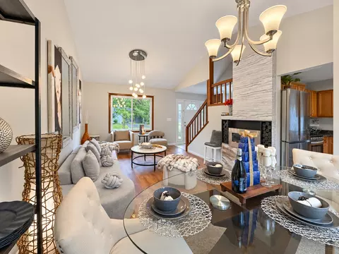 Dining - 1401 Knoll Dr, Naperville, IL 60565 photo 2 of 2